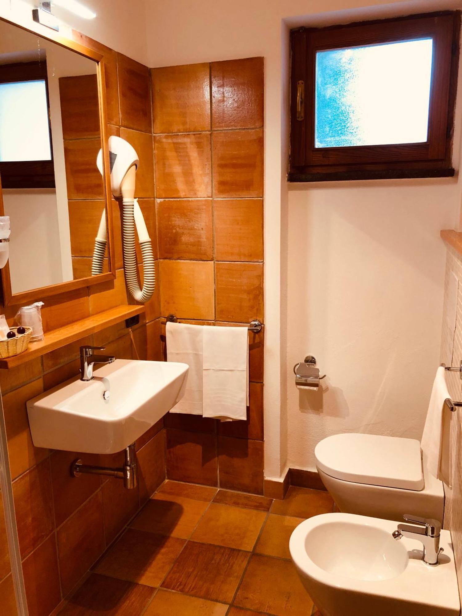 Hotel Pop Кала Гононе Стая снимка